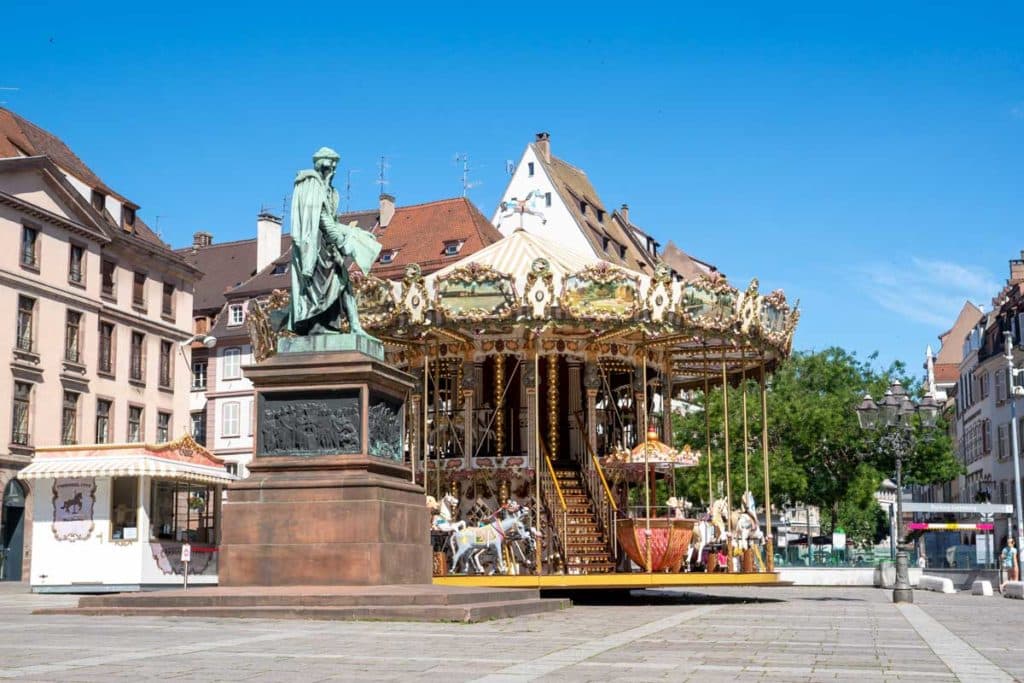 Statue de Gutenberg sur la Place Gutenberg à Strasbourg